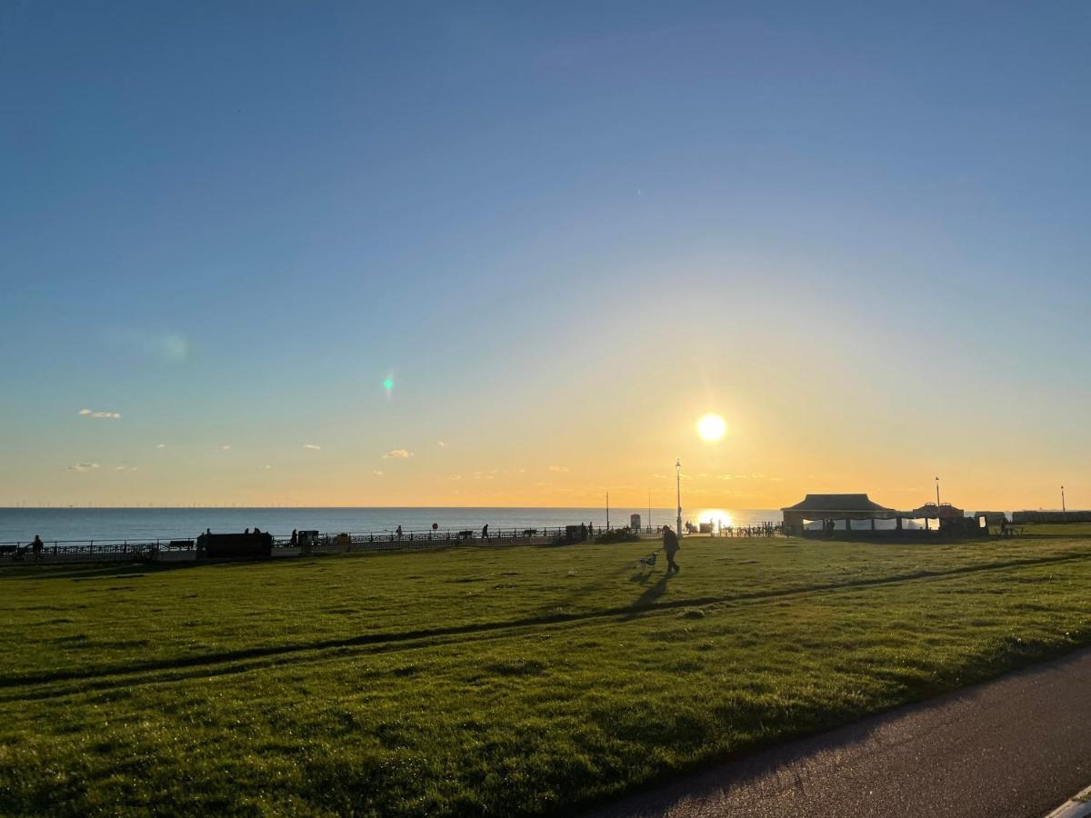 Beautiful, Central, 3 Min Walk From Beach, 2 King Doubles Brighton Kültér fotó